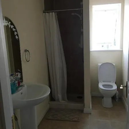 Private Bedrooms At Student Rahoon Habitación en casa particular