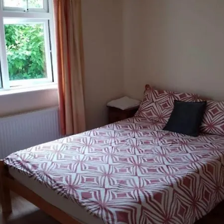 Private Bedrooms At Student Rahoon Habitación en casa particular