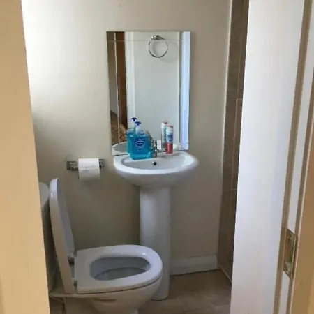 Private Bedrooms At Student Rahoon 民宿 *