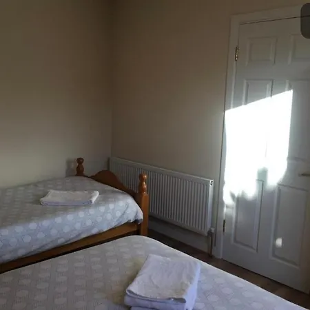 Проживание в семье Private Bedrooms At Student Rahoon