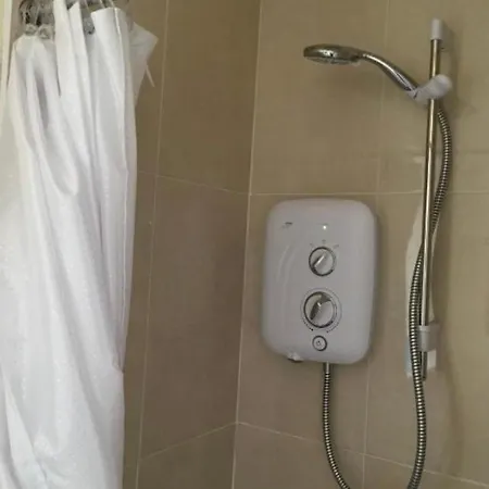 Private Bedrooms At Student Rahoon 民宿 *