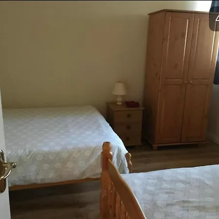 Quarto em Acomodações Particulares Private Bedrooms At Student Rahoon
