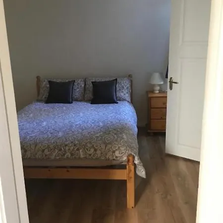 Quarto em Acomodações Particulares Private Bedrooms At Student Rahoon