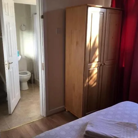Quarto em Acomodações Particulares Private Bedrooms At Student Rahoon