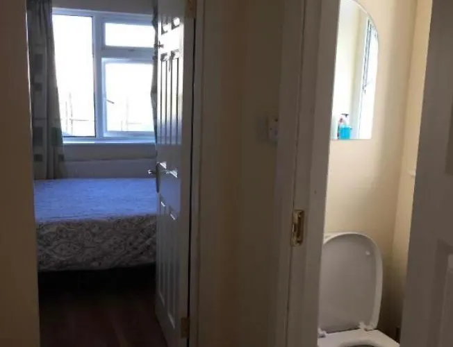 Private Bedrooms At Student Rahoon Rum i privatbostad *