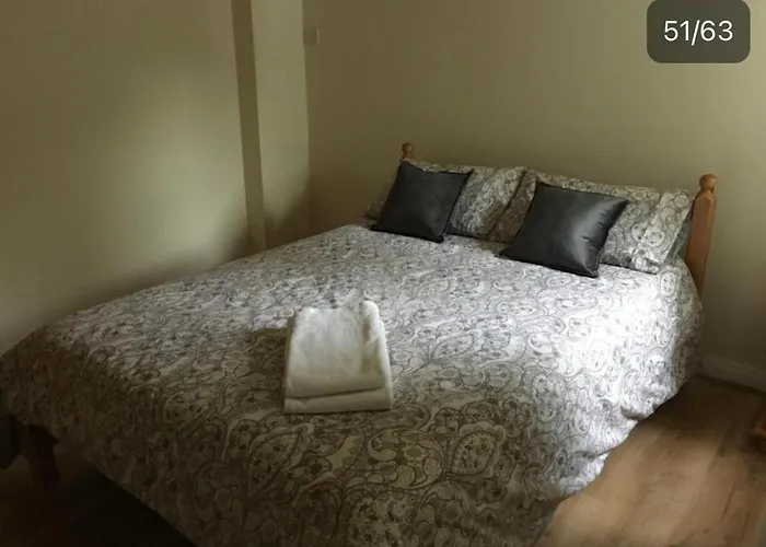 Private Bedrooms At Student Rahoon Rum i privatbostad *