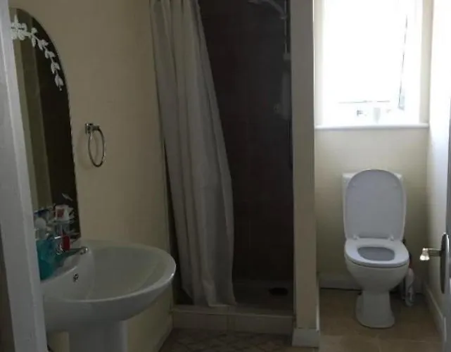 Private Bedrooms At Student Rahoon Quarto em Acomodações Particulares