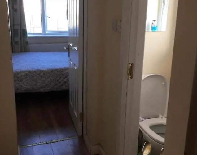 Quarto em Acomodações Particulares Private Bedrooms At Student Rahoon *