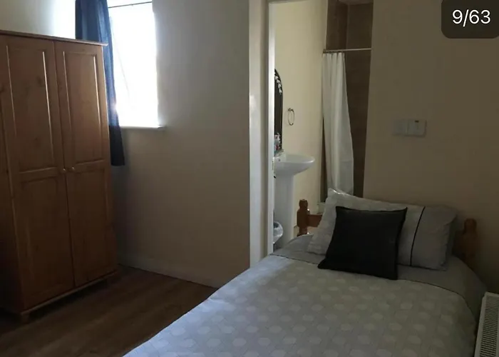 Quarto em Acomodações Particulares Private Bedrooms At Student Rahoon