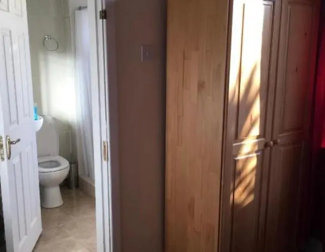 Rum i privatbostad Private Bedrooms At Student Rahoon