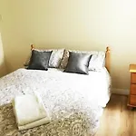Проживание в семье Private Bedrooms At Student Rahoon Голуэй