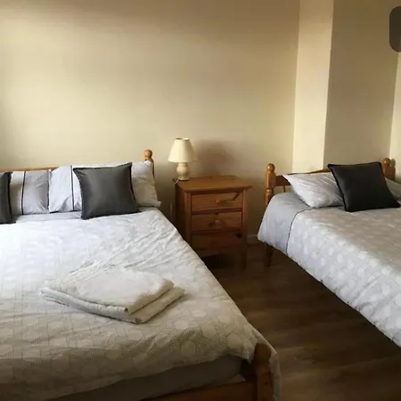 Private Bedrooms At Student Rahoon Habitación en casa particular