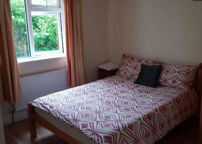 Private Bedrooms At Student Rahoon Habitación en casa particular