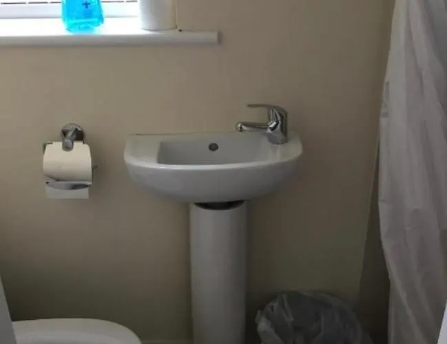 Private Bedrooms At Student Rahoon Habitación en casa particular Galway